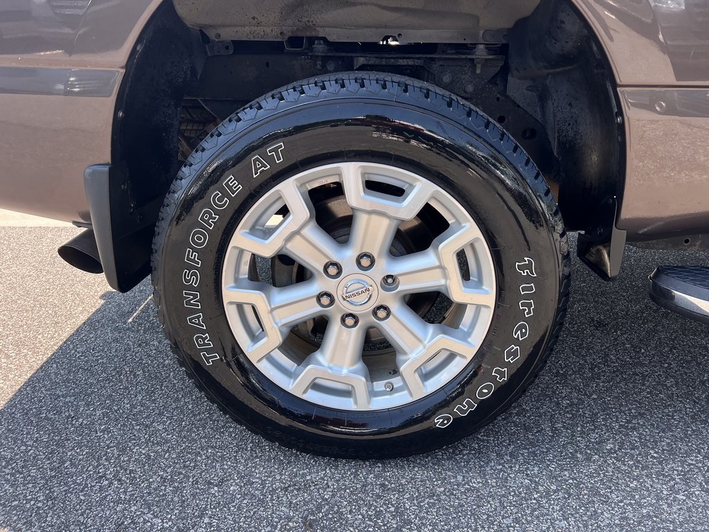 2019 Nissan Titan Crew Cab SV photo 9