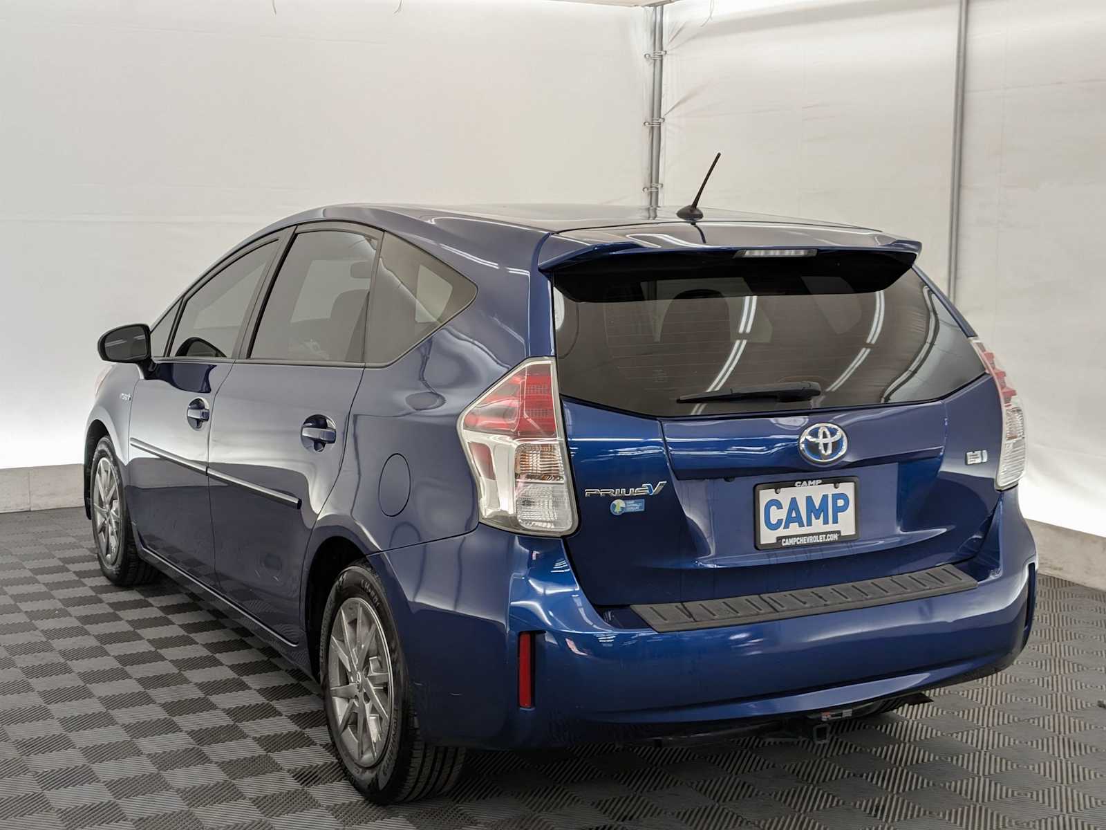 2016 Toyota Prius V Five photo 4