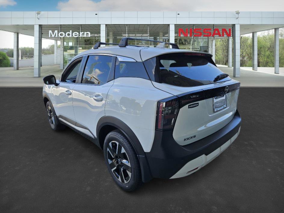 2025 Nissan Kicks SV photo 5