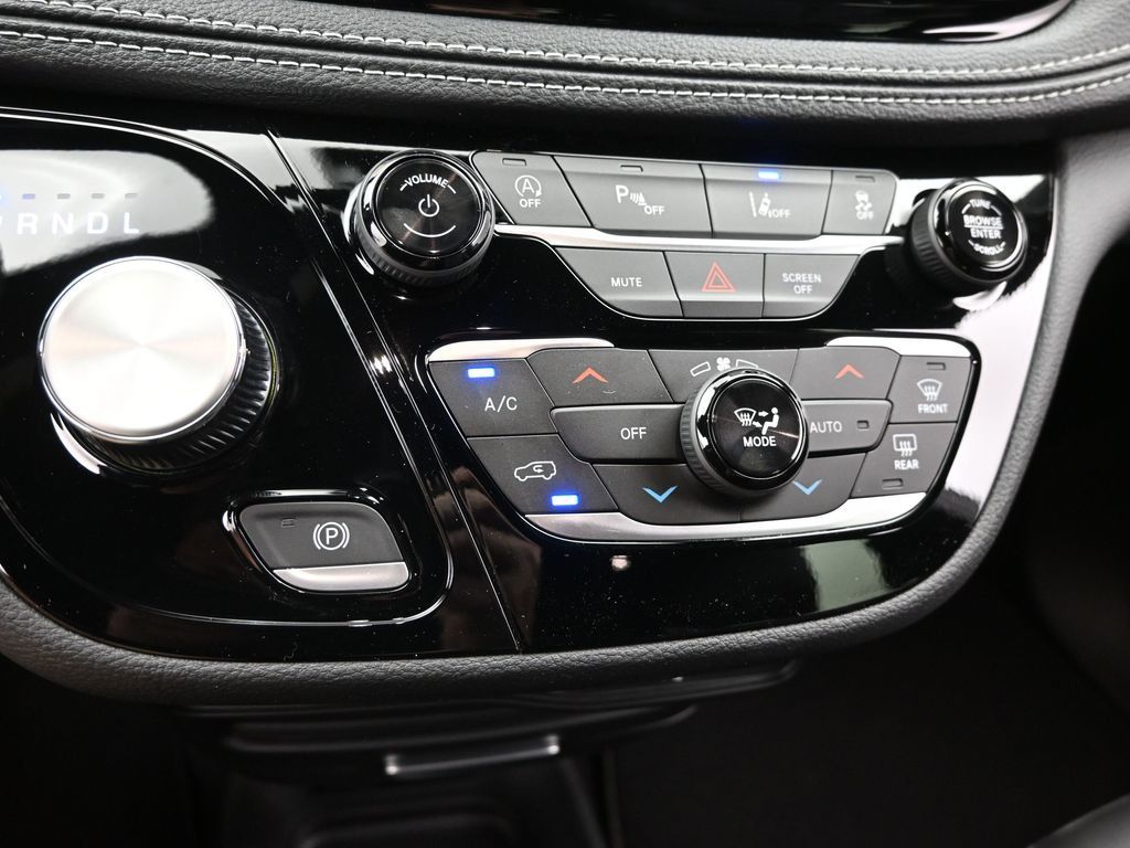2026 Chrysler Pacifica photo 19