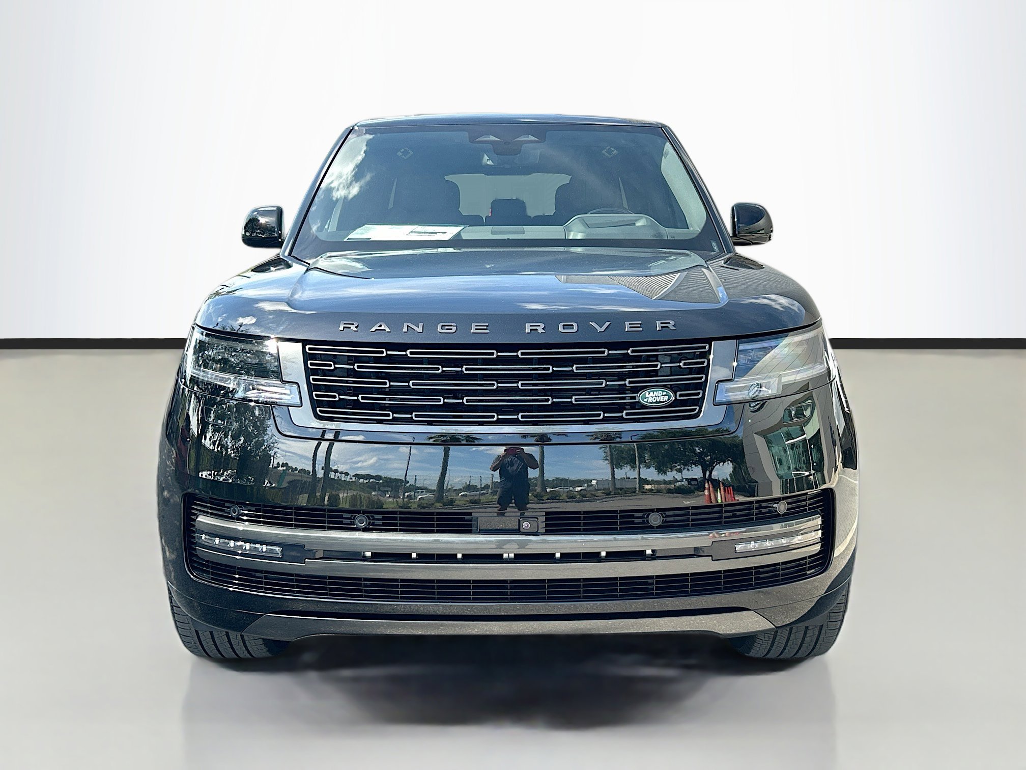 2025 Land Rover Range Rover SE photo 2