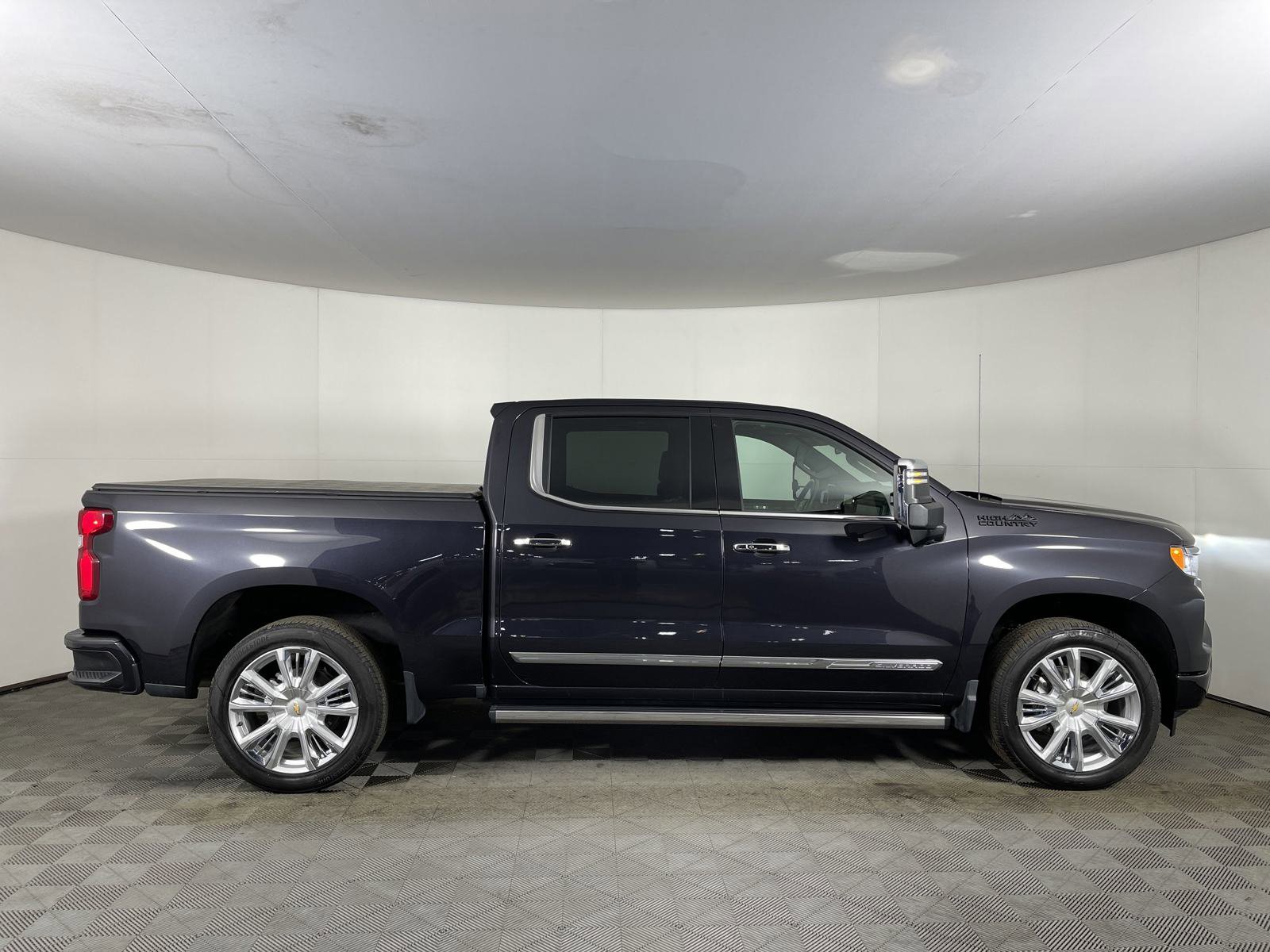 2024 Chevrolet Silverado 1500 High Country photo 4