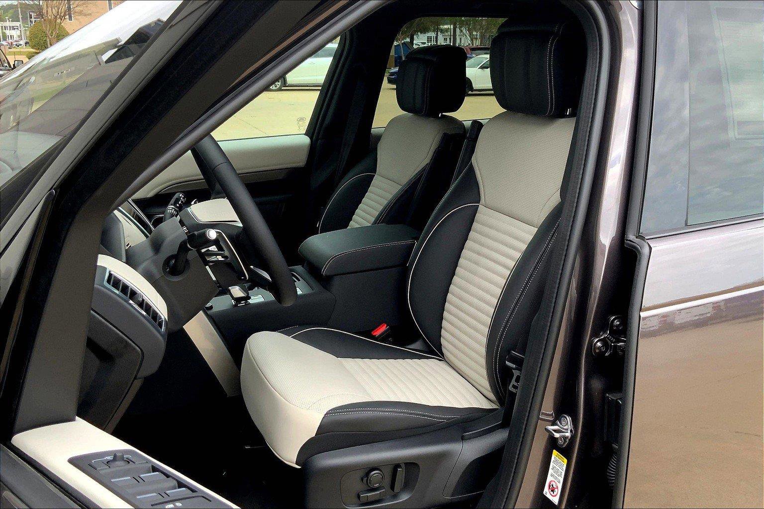 2023 Land Rover Discovery Metropolitan Edition photo 6
