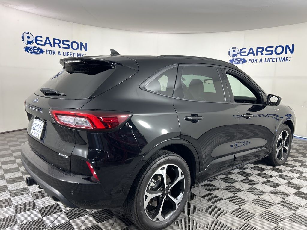 2023 Ford Escape ST-Line Select photo 4