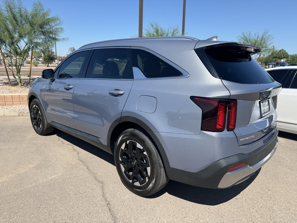 2024 Kia Sorento S photo 5