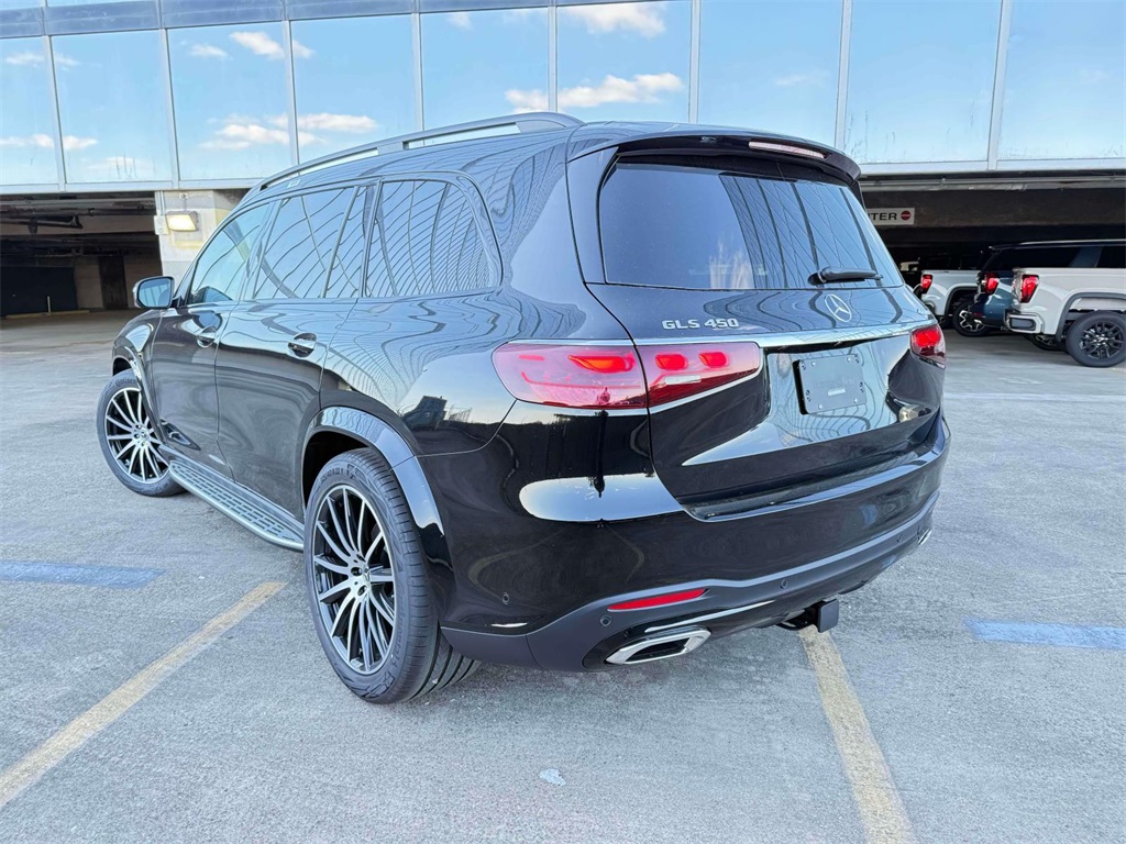 2026 Mercedes Benz GLS 450 4MATIC photo 4