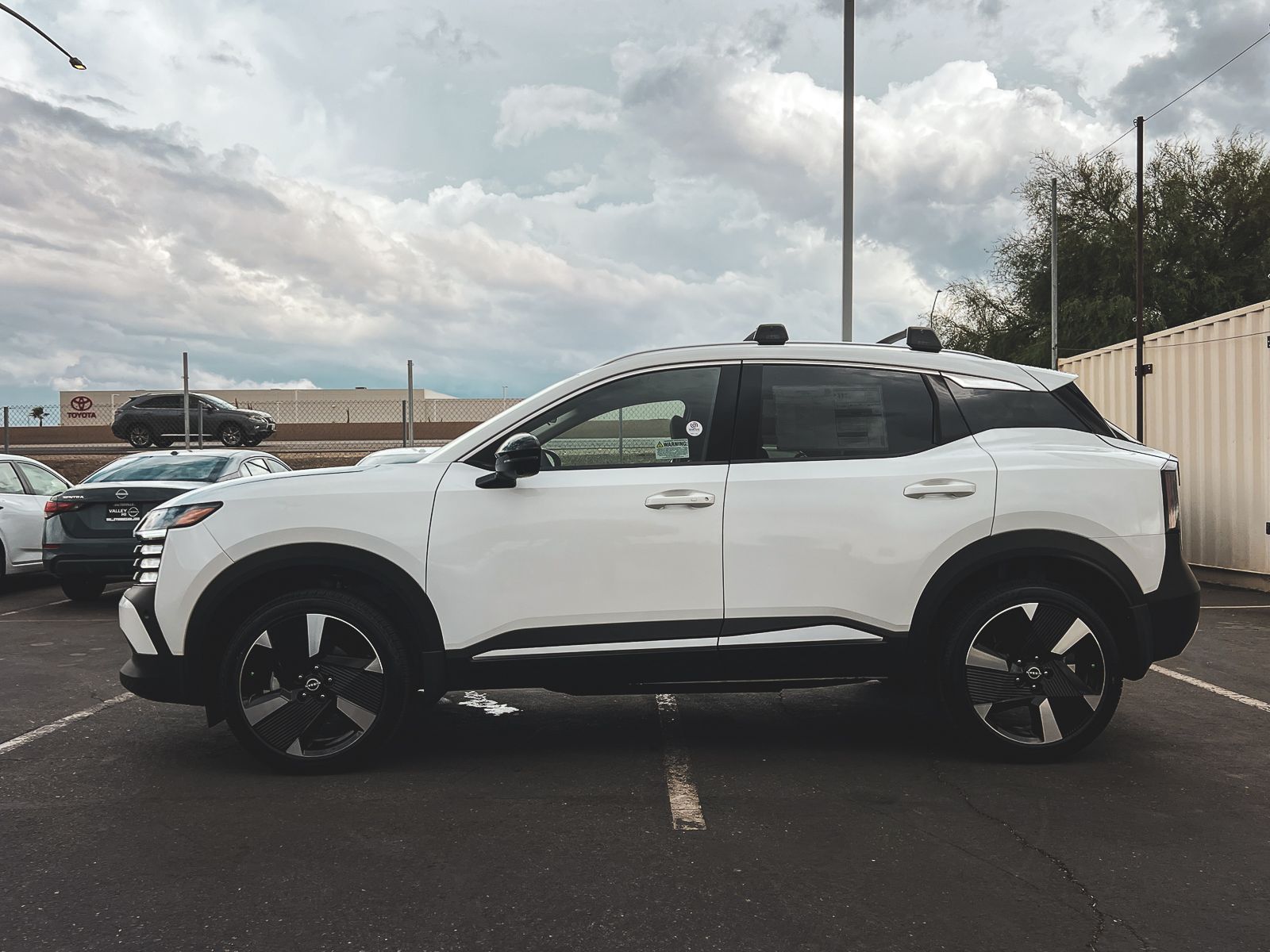 2026 Nissan Kicks SR photo 8