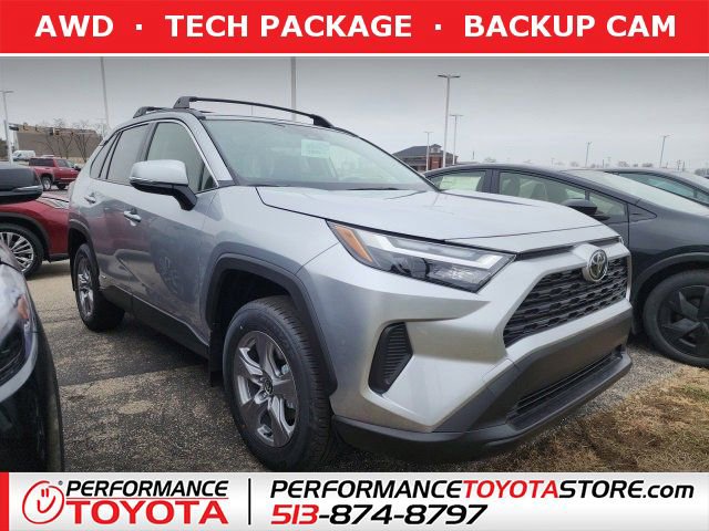 2025 Toyota RAV4 XLE's photo