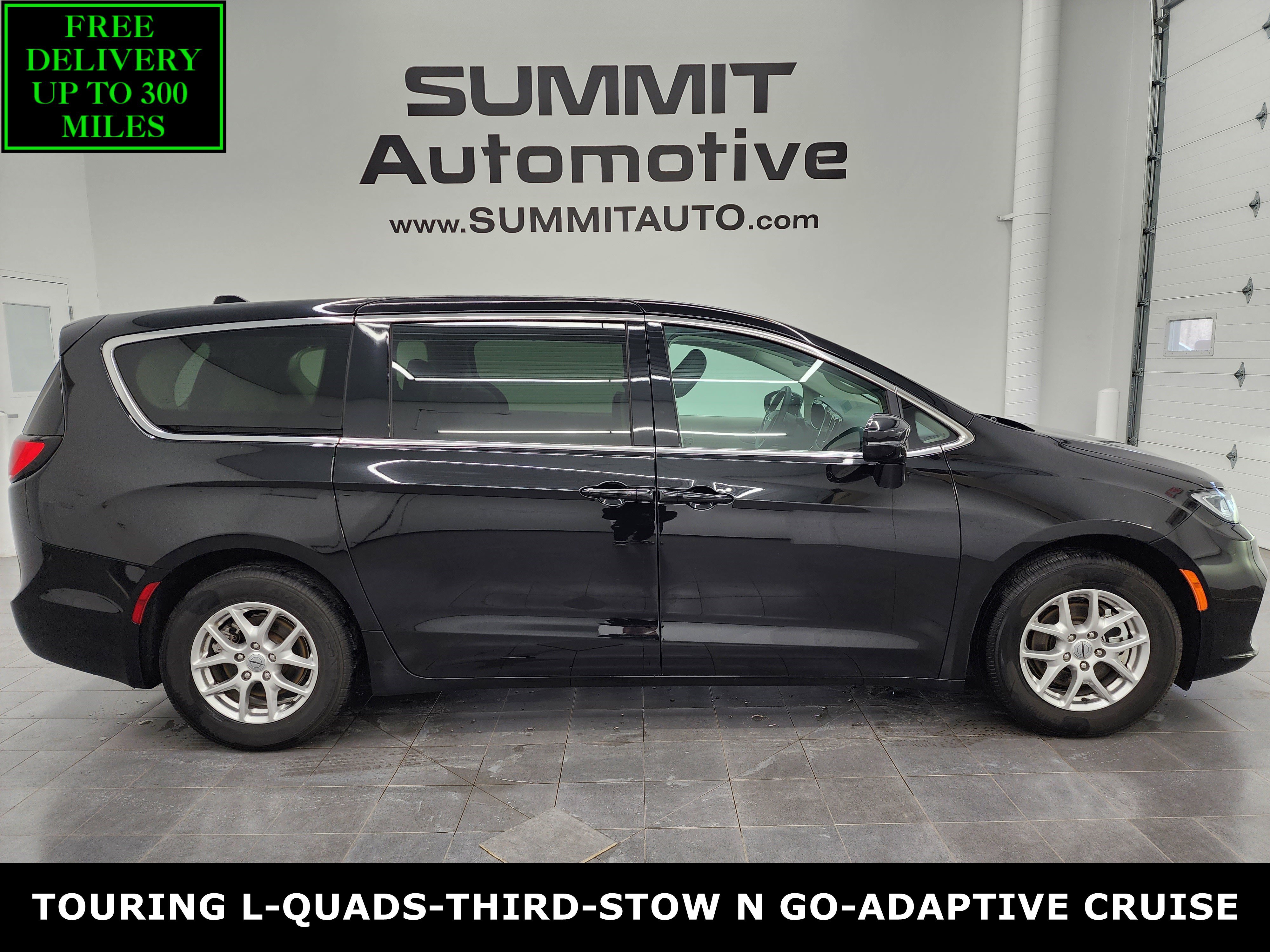 2024 Chrysler Pacifica Touring L's photo