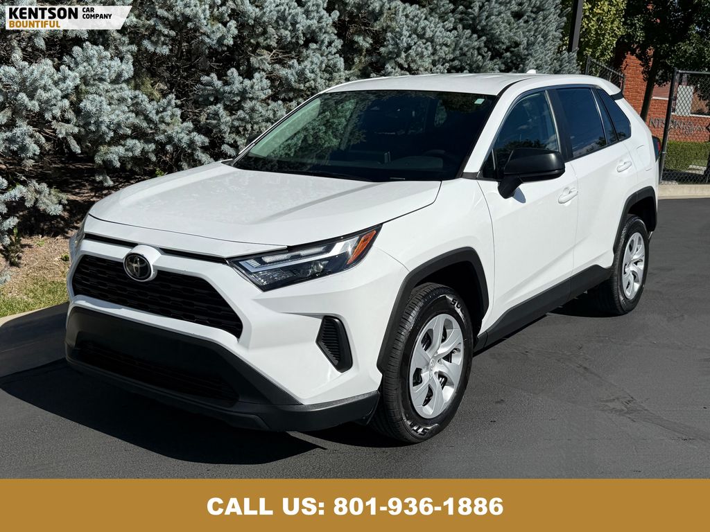 2024 Toyota RAV4 LE photo 3