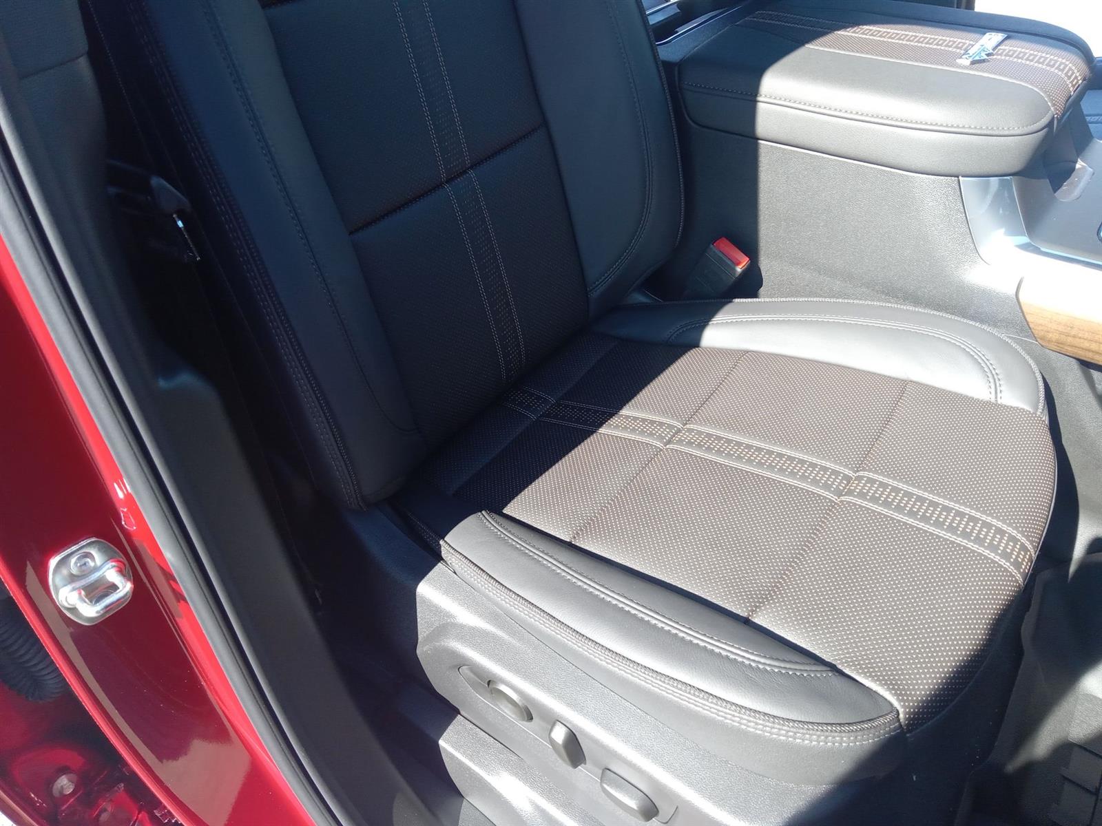 2025 Chevrolet Silverado 3500HD High Country photo 17