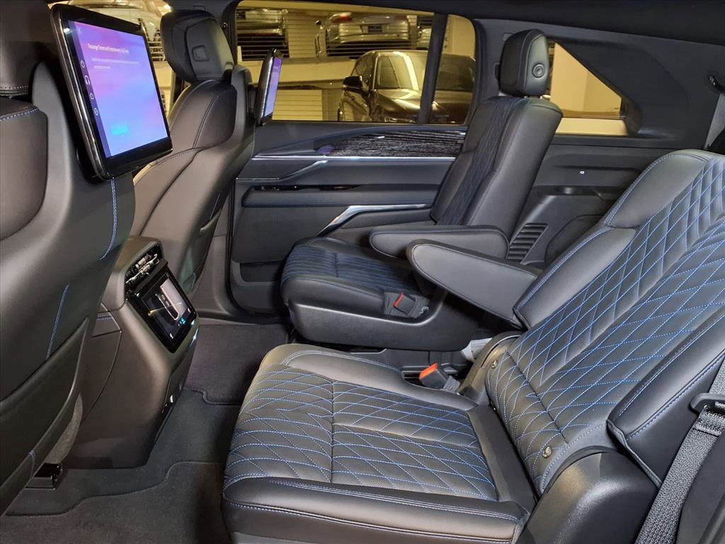 2026 Cadillac Escalade IQ Luxury photo 12