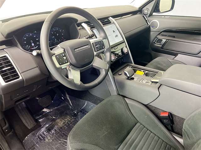 2024 Land Rover Discovery S photo 9