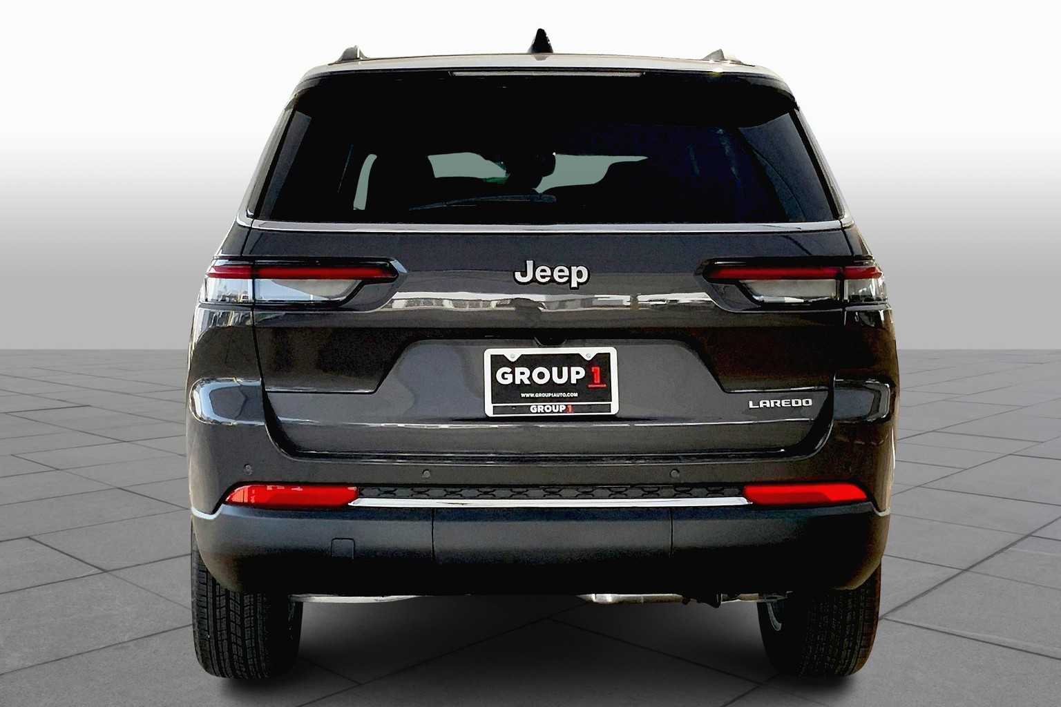 2025 Jeep Grand Cherokee Laredo photo 3