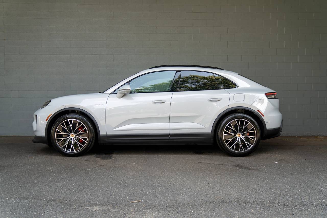 2025 Porsche Macan Electric photo 2