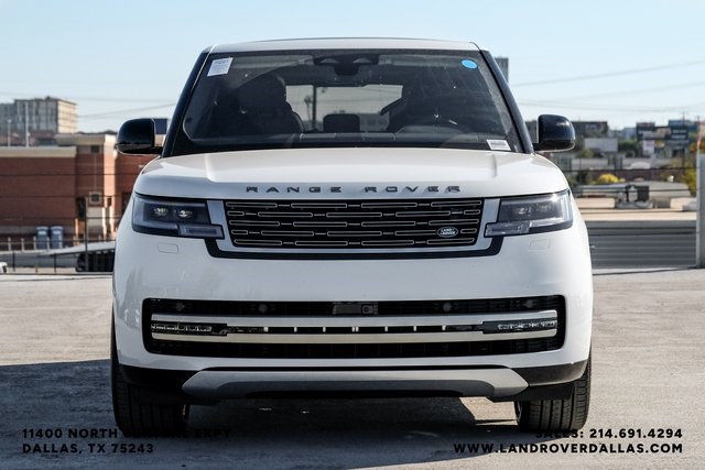 2025 Land Rover Range Rover SE photo 3