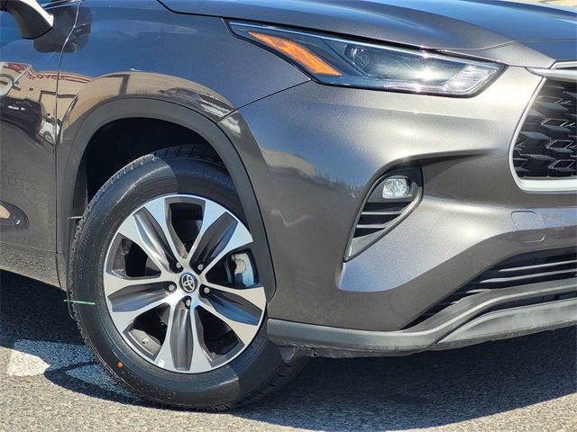 2022 Toyota Highlander XLE photo 3