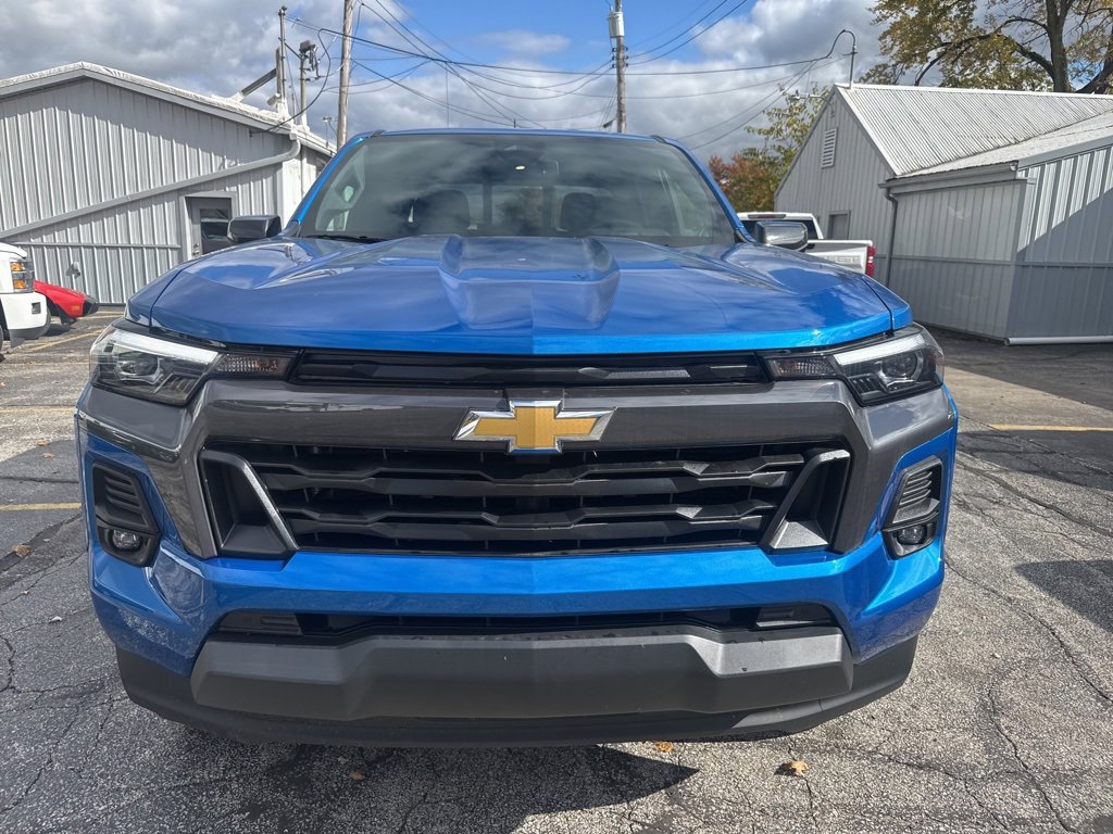 2023 Chevrolet Colorado LT photo 2