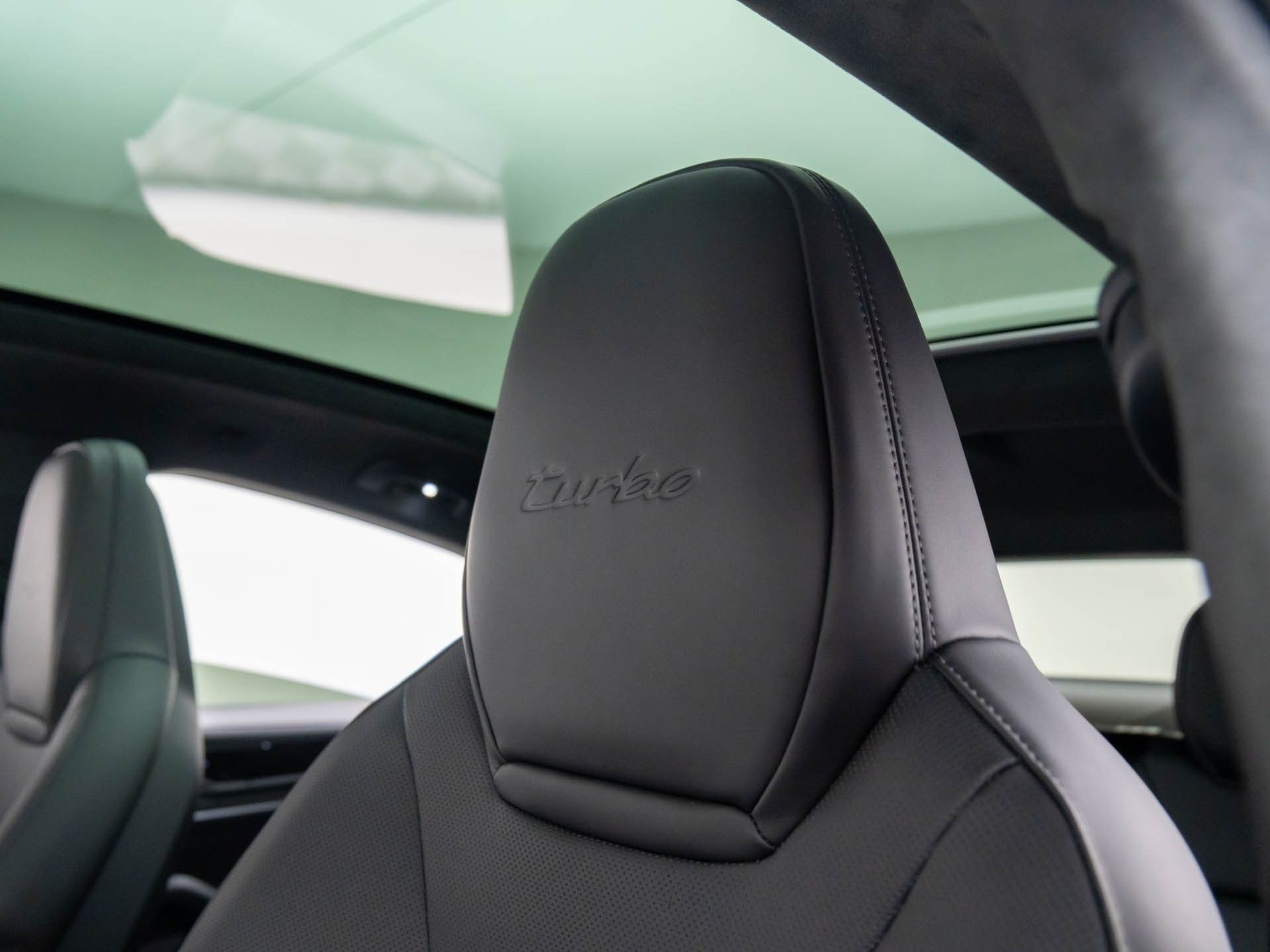2025 Porsche Cayenne Turbo E-Hybrid Coupe photo 18