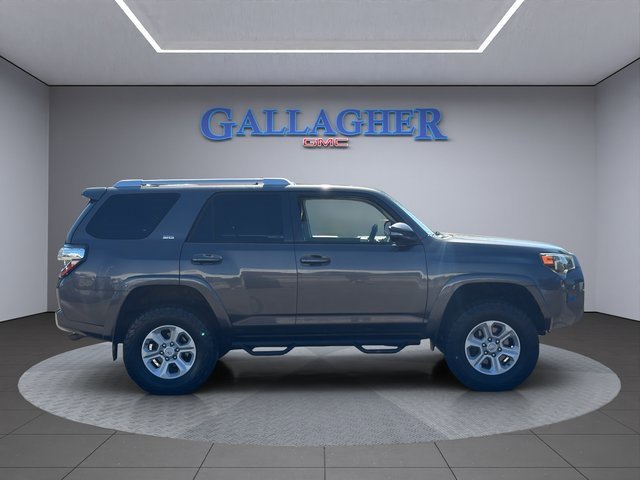 2016 Toyota 4Runner Limited photo 2
