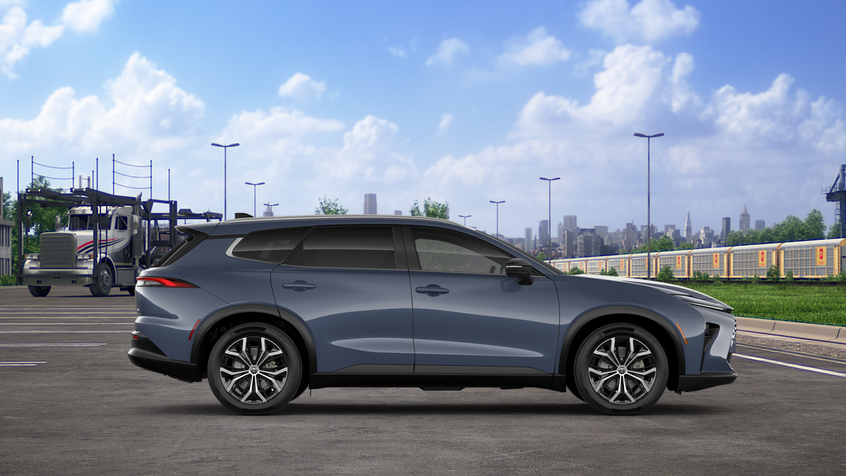 2025 Toyota Crown Signia XLE photo 9