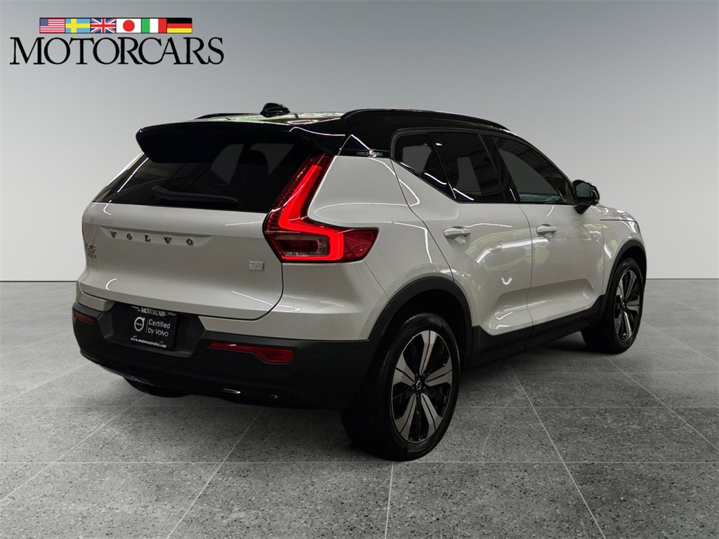 2023 Volvo XC40 Recharge Twin Plus photo 2