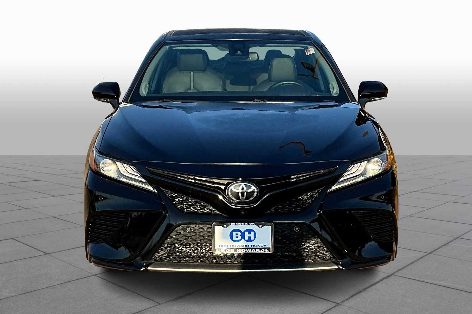 2019 Toyota Camry XLE V6 photo 3