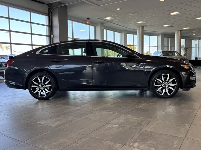 2022 Chevrolet Malibu RS photo 2