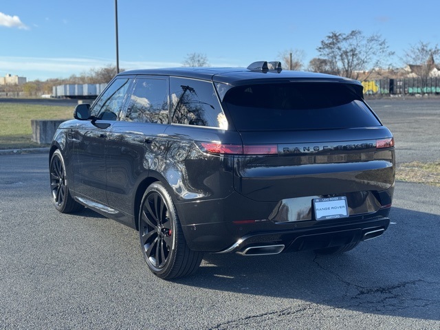 2025 Land Rover Range Rover Sport SE photo 3