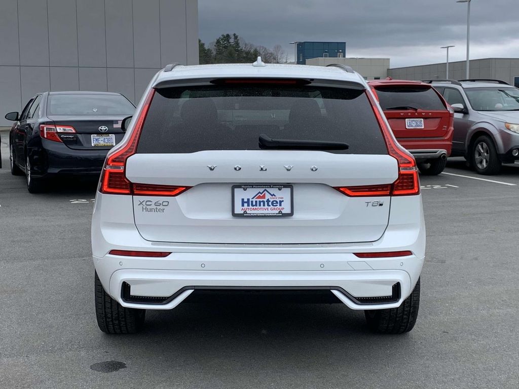 2025 Volvo XC60 T8 Plus photo 4