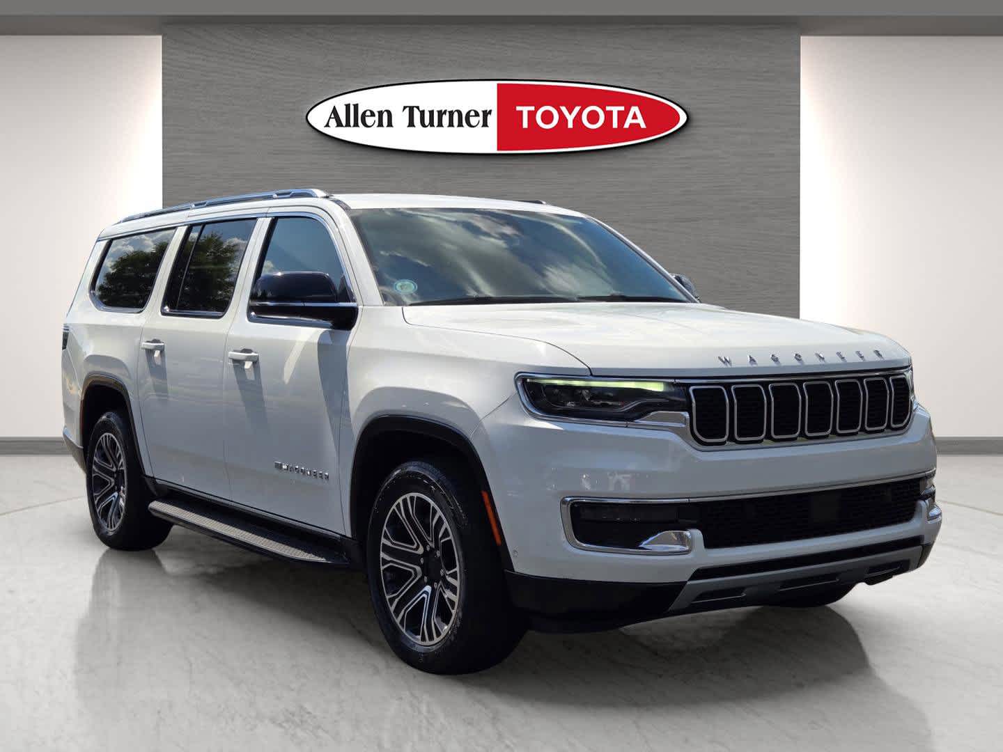 2024 Jeep Wagoneer L's photo