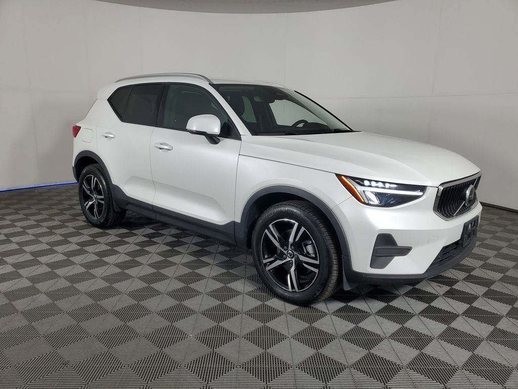 2023 Volvo XC40 Core photo 2