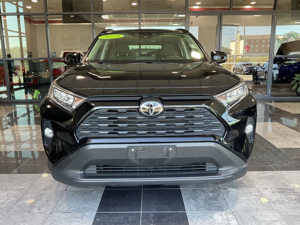 Used 2019 Toyota RAV4 XLE with VIN JTMP1RFV1KJ002971 for sale in Kansas City