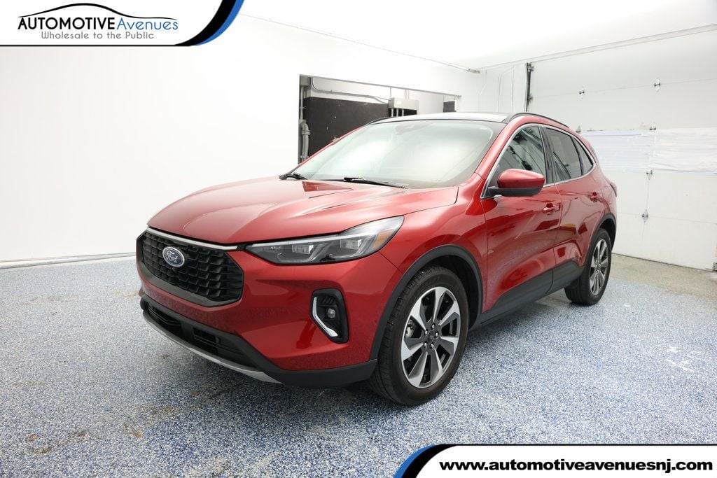 2023 Ford Escape Platinum's photo