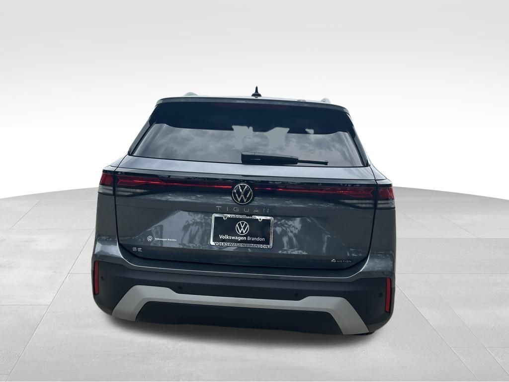 2025 Volkswagen Tiguan SE photo 4