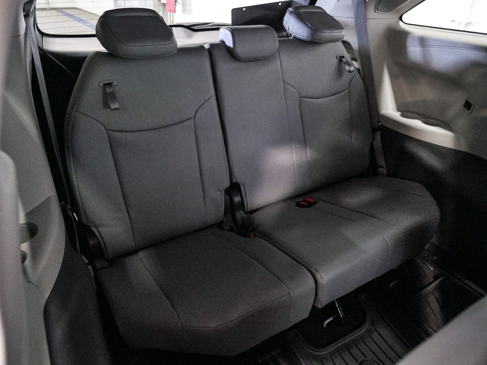 2024 Toyota Sienna XLE photo 21