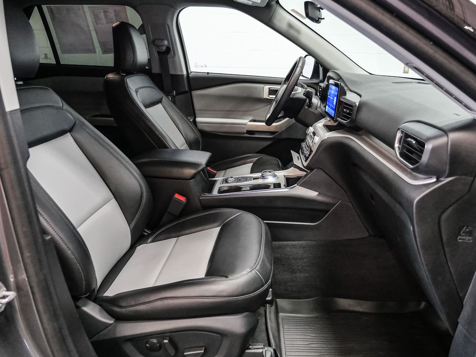 2023 Ford Explorer XLT photo 20