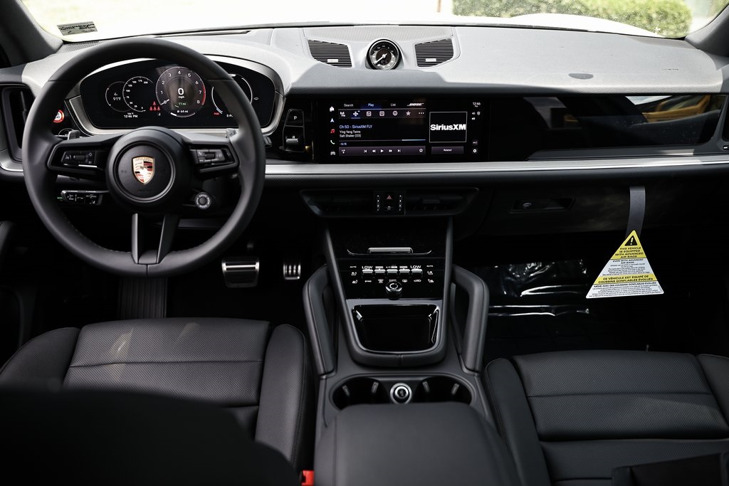 2025 Porsche Cayenne S E-Hybrid photo 29