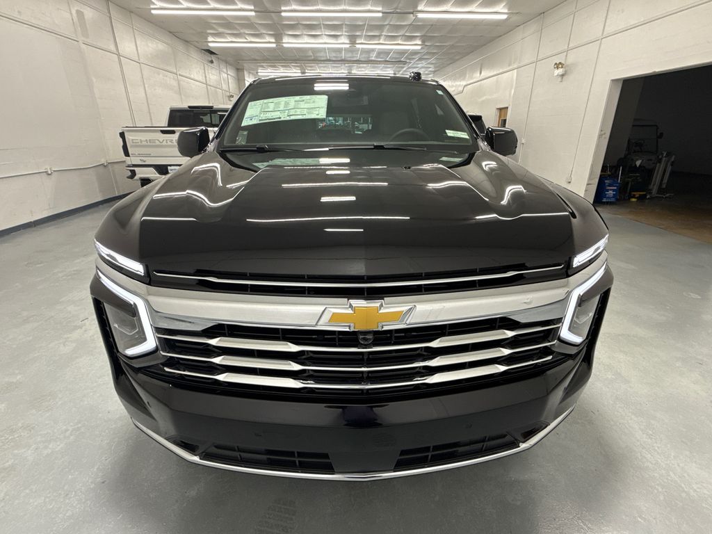 2025 Chevrolet Suburban LT photo 2