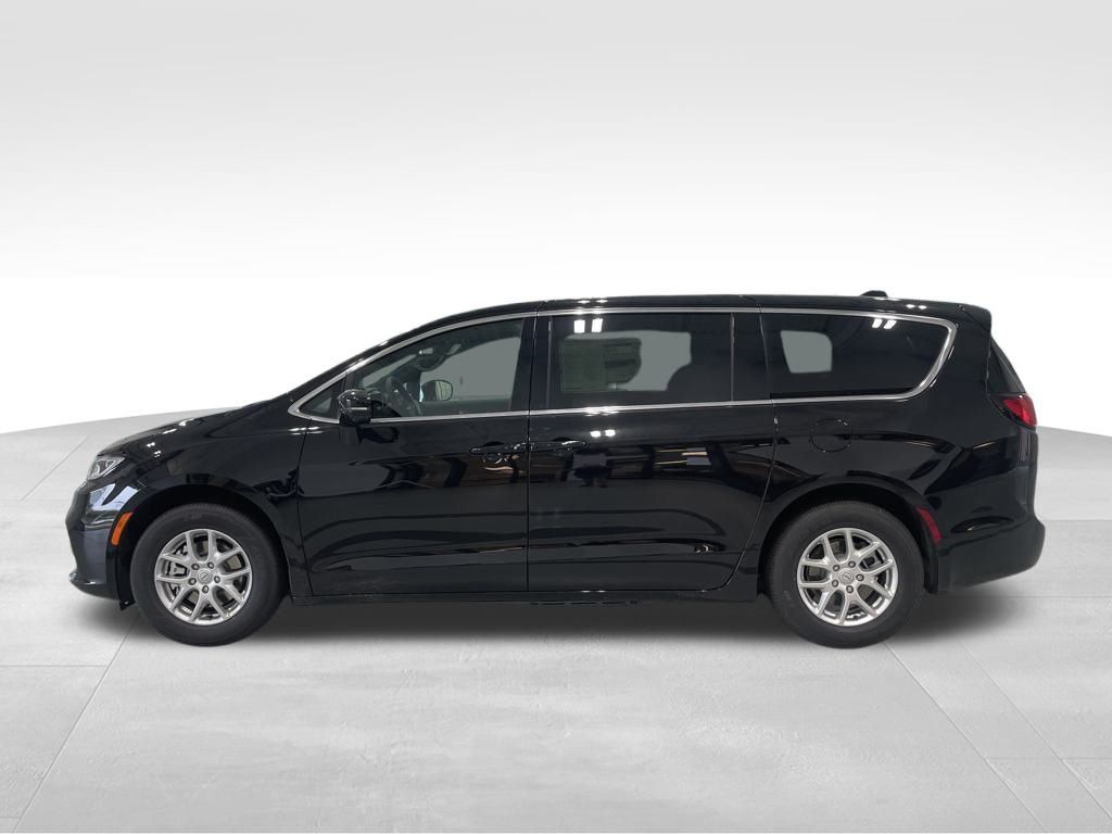 2025 Chrysler Pacifica photo 3