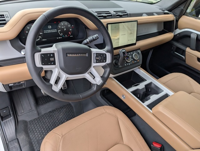 2025 Land Rover Defender 110 X-Dynamic SE photo 4