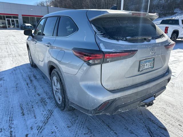2024 Toyota Highlander LE photo 8