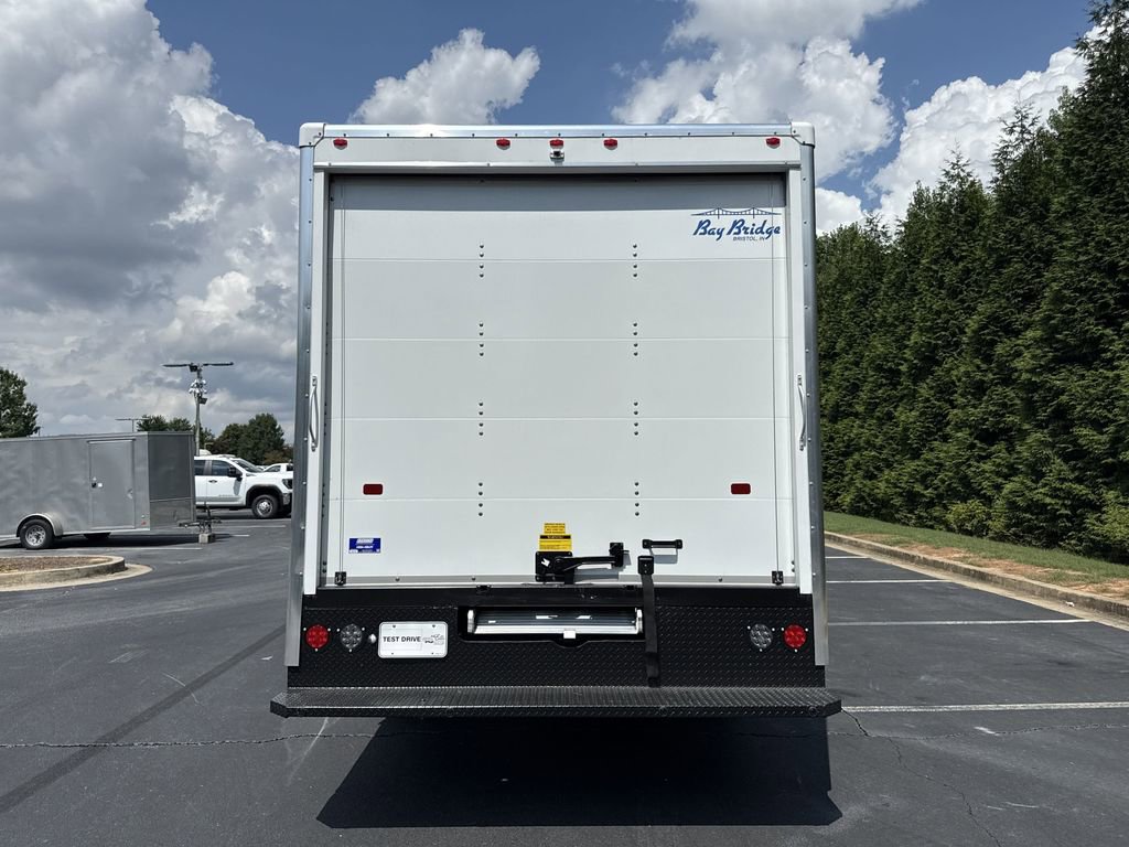 2025 Gmc Savana Cutaway 3500 photo 5