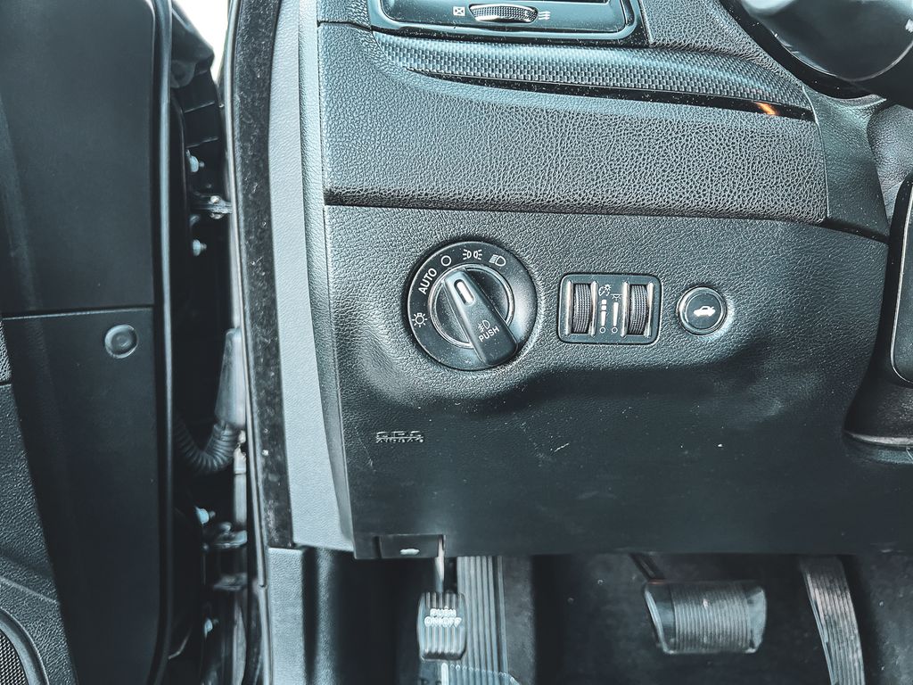2015 Chrysler 300 S photo 22