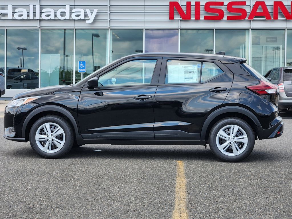2025 Nissan Kicks Play S photo 2