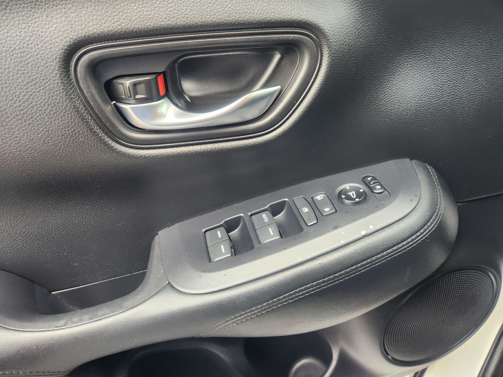 2023 Honda HR-V LX photo 25