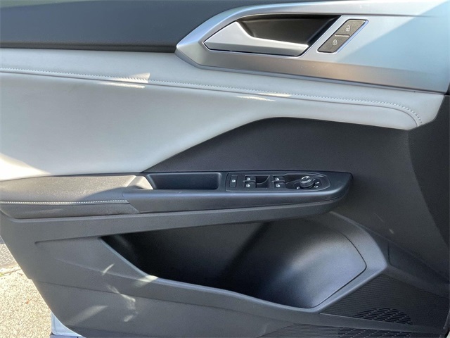 2025 Volkswagen Taos SE photo 21