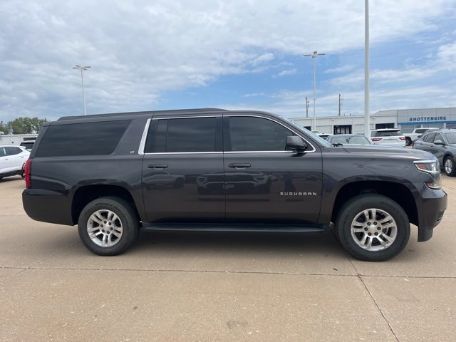2018 Chevrolet Suburban LT photo 3