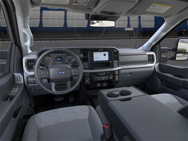 2025 Ford F-350 photo 9