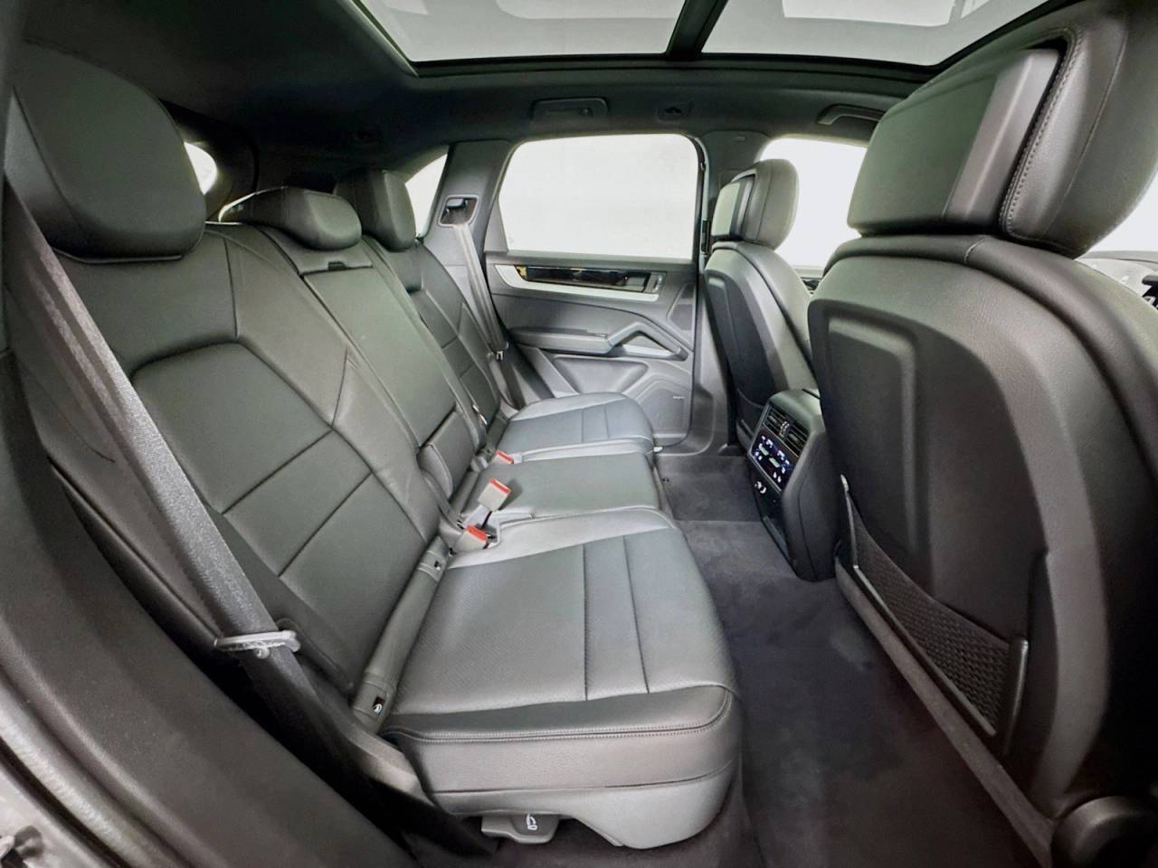 2025 Porsche Cayenne photo 21